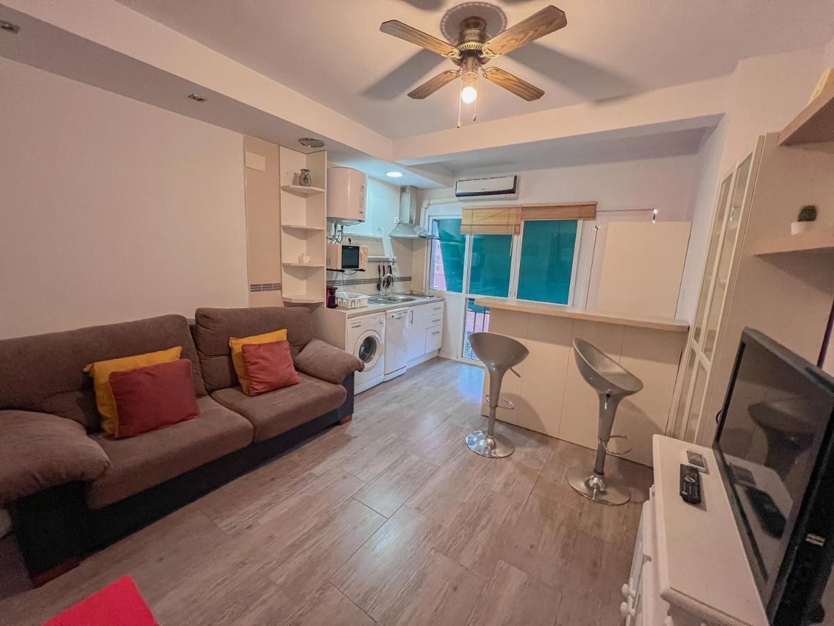 Bonito Apartamento Cerca Del Puerto Malaga Exterior photo
